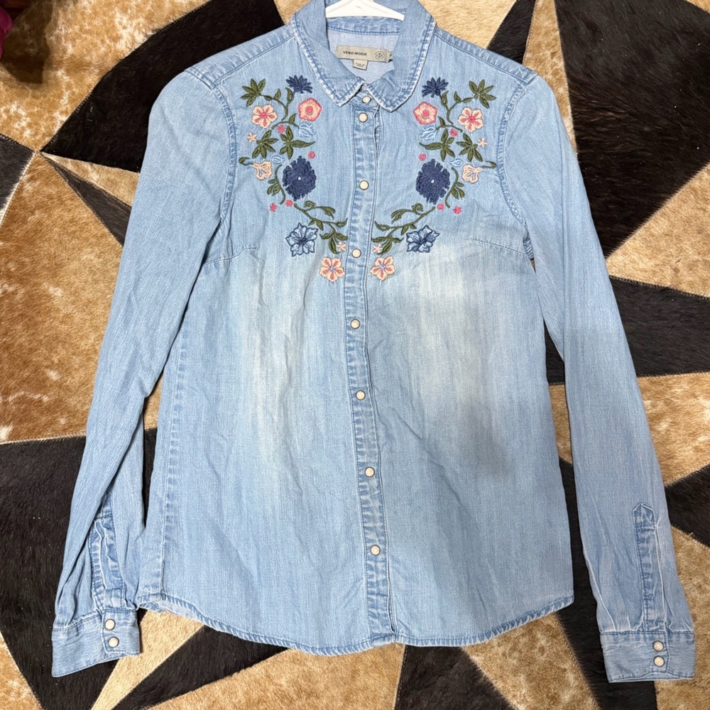 Vero Moda Embroidered Light Blue Denim Shirt With Pearl Snaps #0033